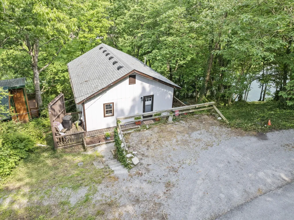 1686 Wells Landing Road Danville KY 40422