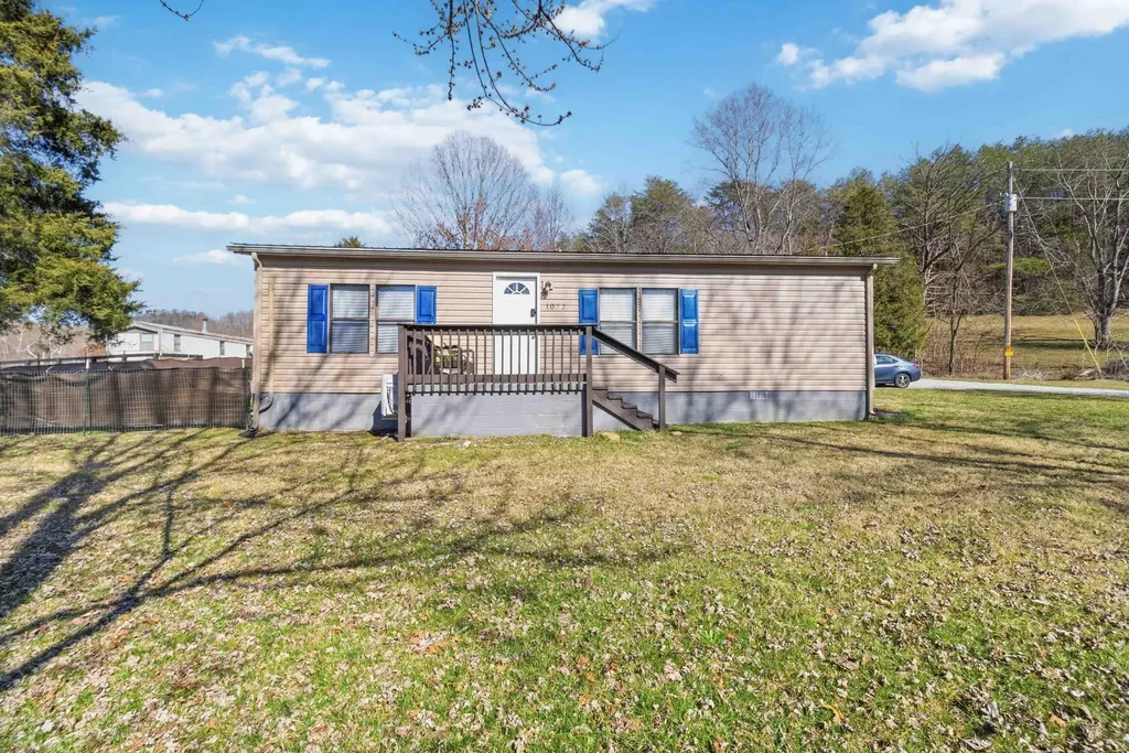 1072 Dry Branch Road Irvine KY 40336