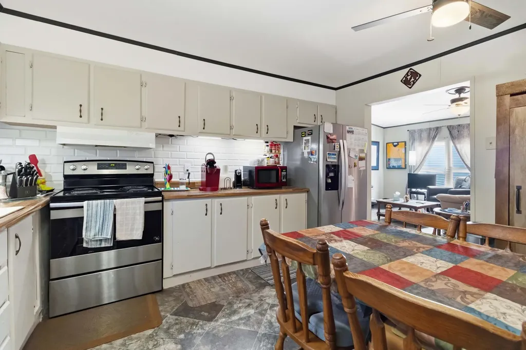 1072 Dry Branch Road Irvine KY 40336