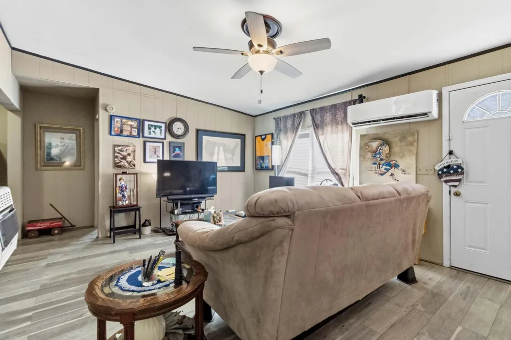 1072 Dry Branch Road Irvine KY 40336