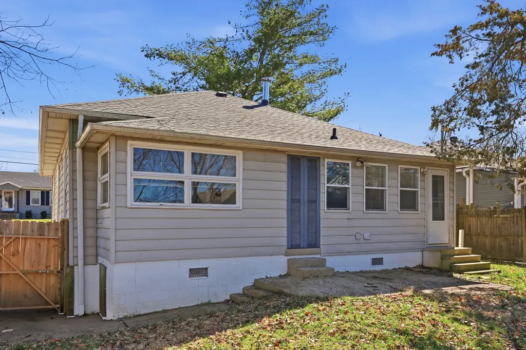 104 S Walnut Street Wilmore KY 40390