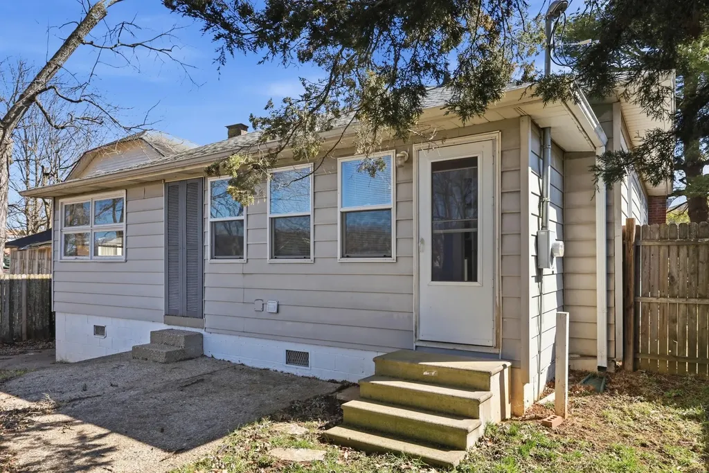 104 S Walnut Street Wilmore KY 40390