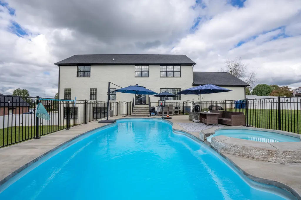 286 Lake Forest Drive Somerset KY 42503