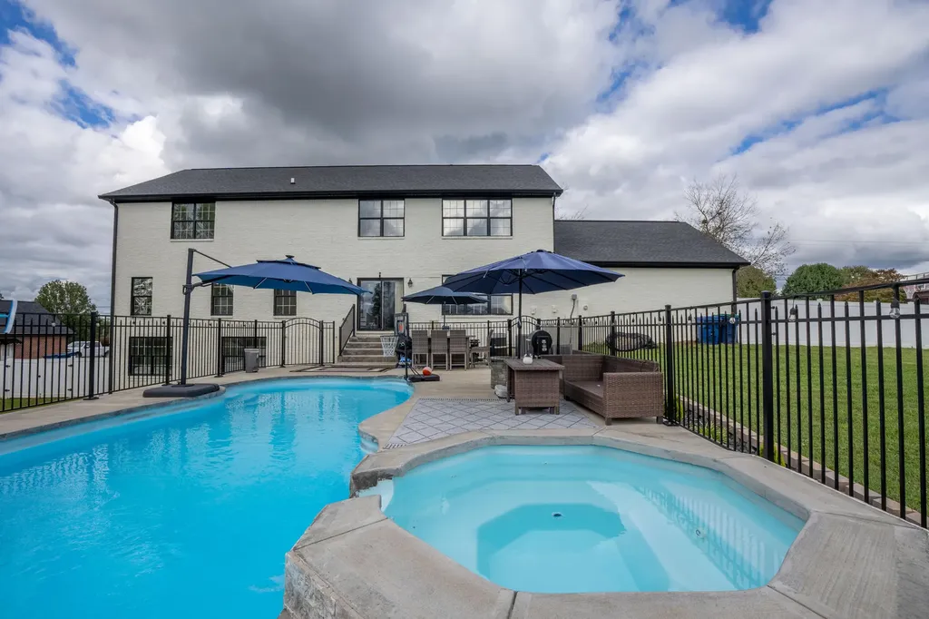 286 Lake Forest Drive Somerset KY 42503