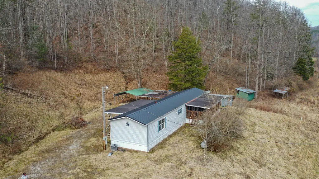 46 Tom Rose Branch Road Campton KY 41301