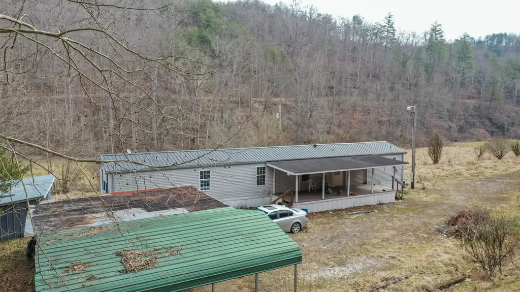 46 Tom Rose Branch Road Campton KY 41301