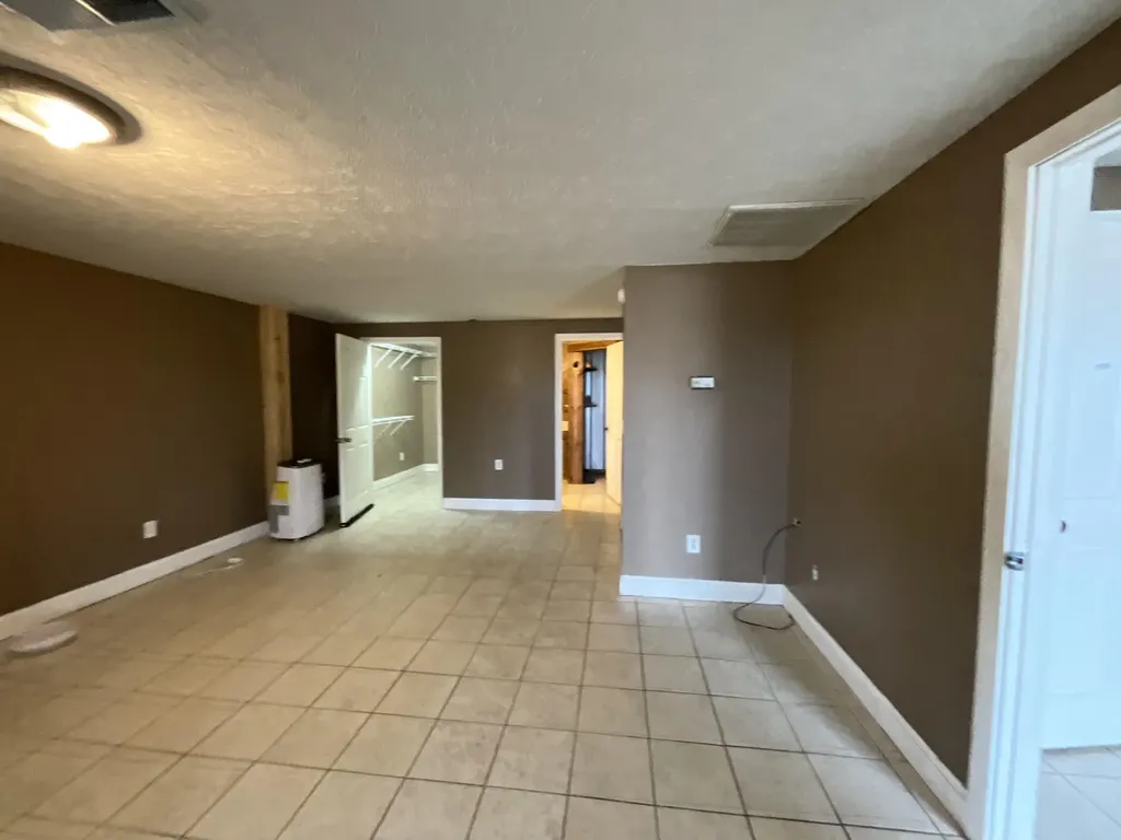 6687 U.s. 27 Science Hill KY 42553
