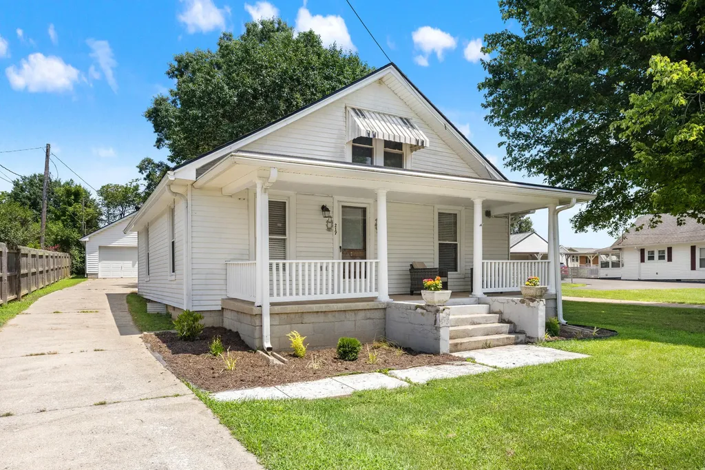 217 N Middletown Road Paris KY 40361