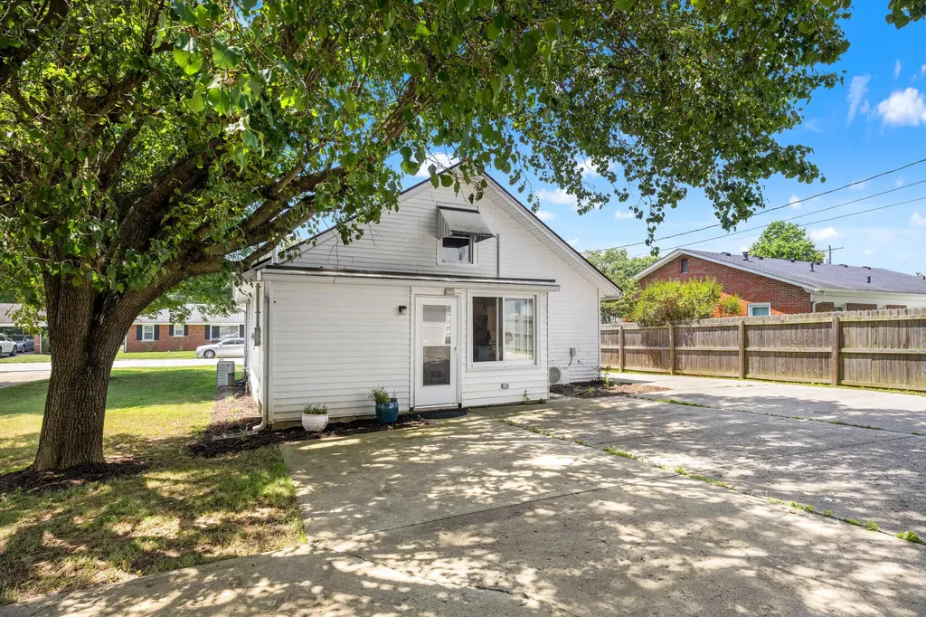 217 N Middletown Road Paris KY 40361