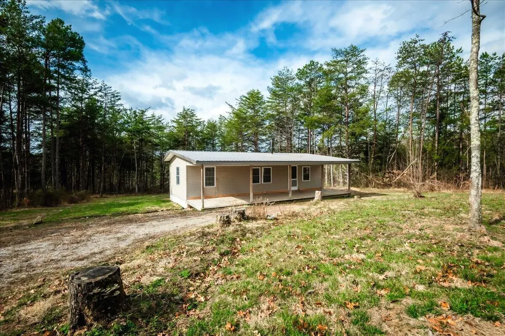 131 Marvins Lane East Bernstadt KY 40729