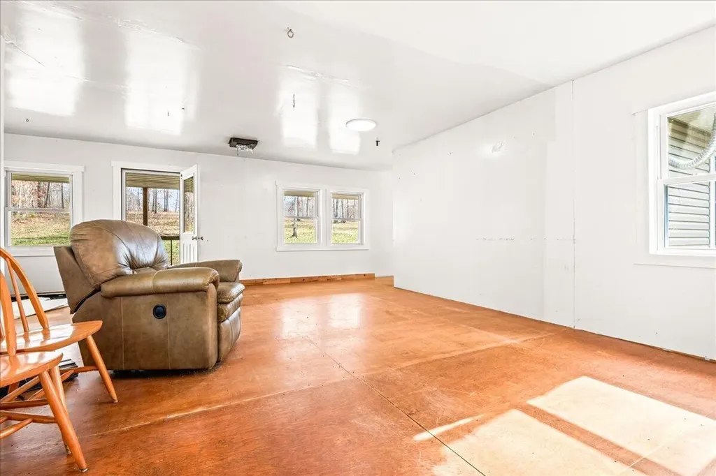 131 Marvins Lane East Bernstadt KY 40729