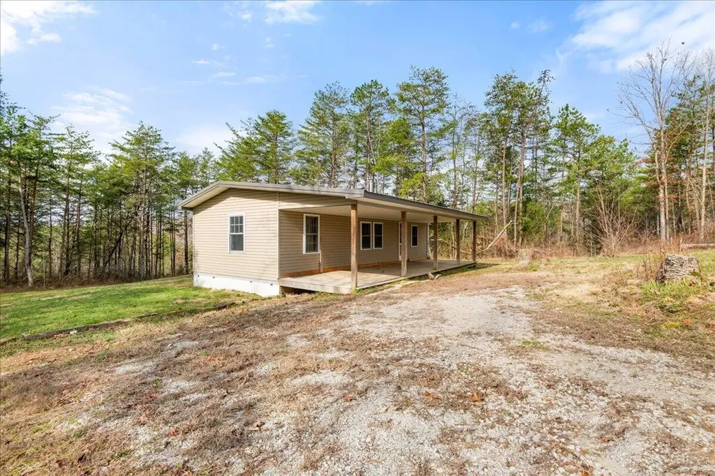 131 Marvins Lane East Bernstadt KY 40729