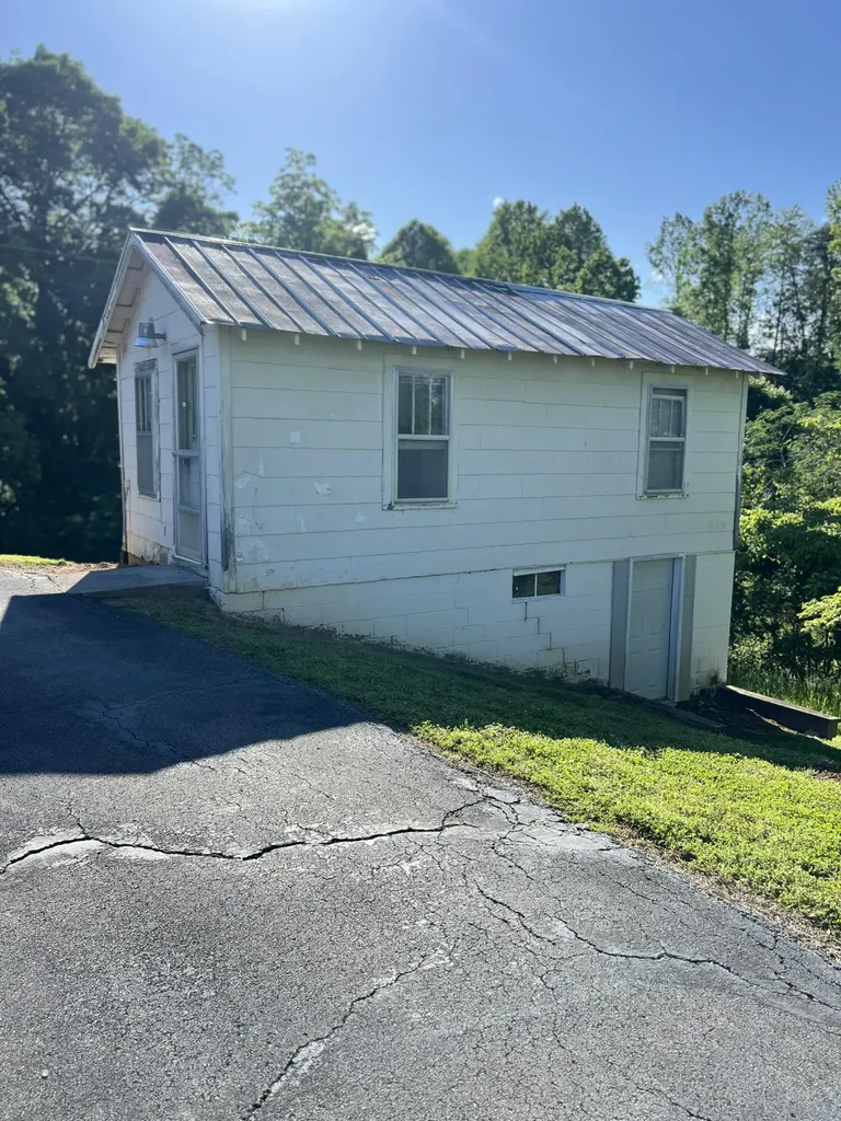 1055 Ky-92 Jamestown KY 42629