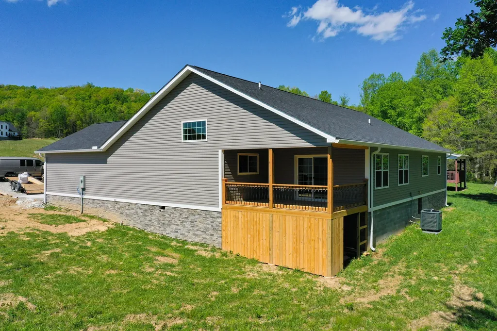 170 Laredo Drive London KY 40741