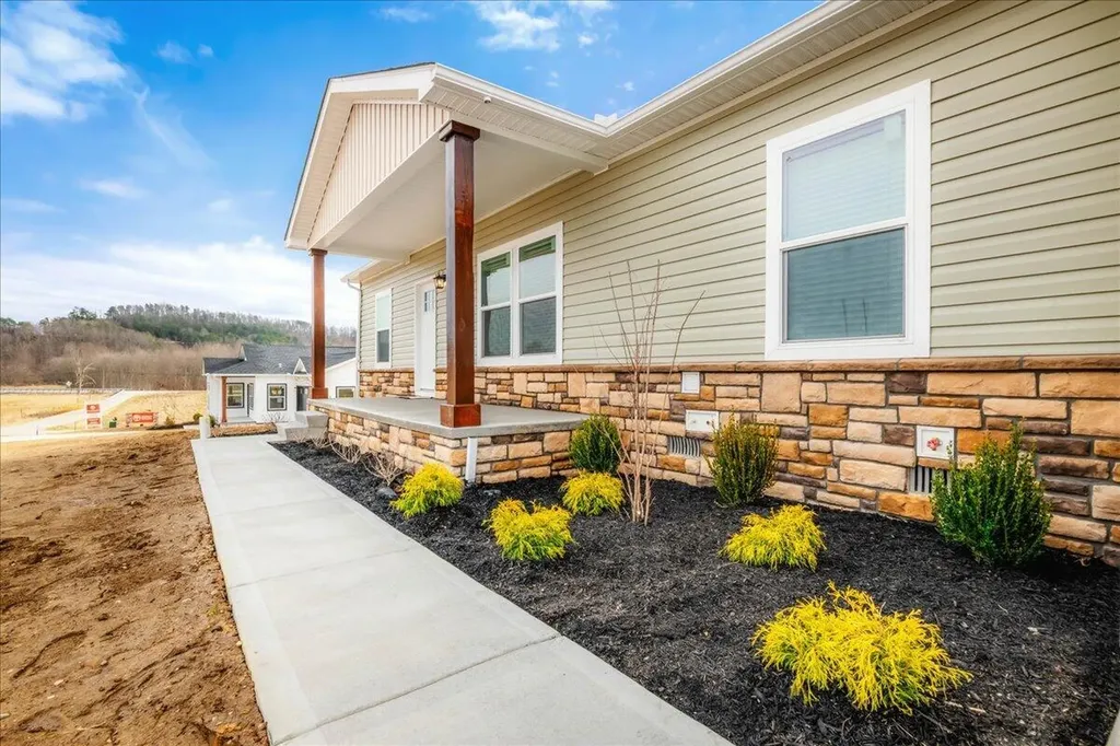 831 Sam Black Road London KY 40741