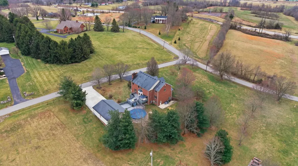51 Conns Lane Lancaster KY 40444