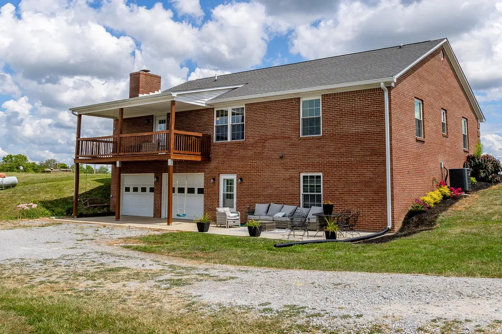 521 Adams Lane Harrodsburg KY 40330