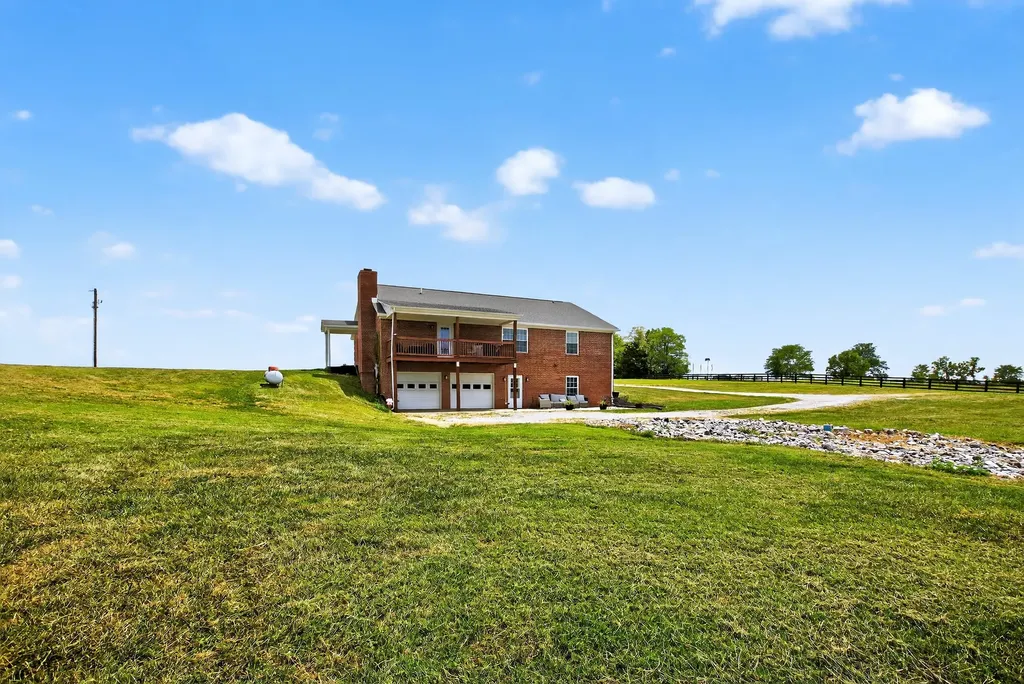 521 Adams Lane Harrodsburg KY 40330