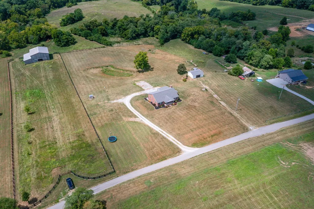 521 Adams Lane Harrodsburg KY 40330
