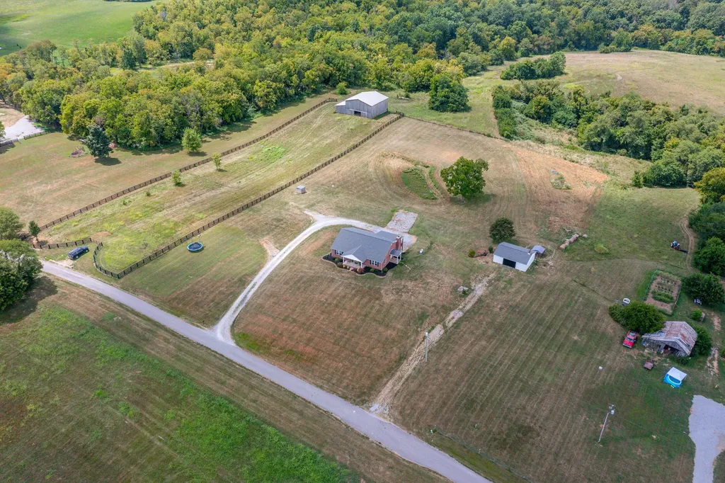 521 Adams Lane Harrodsburg KY 40330
