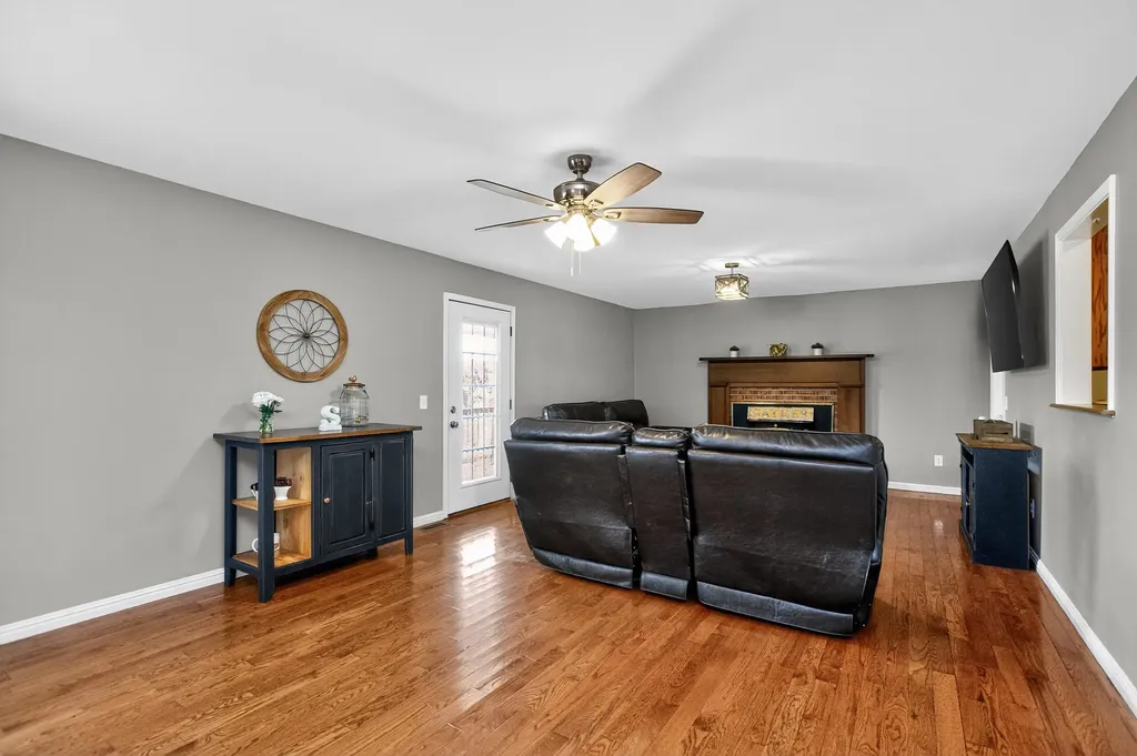 521 Adams Lane Harrodsburg KY 40330