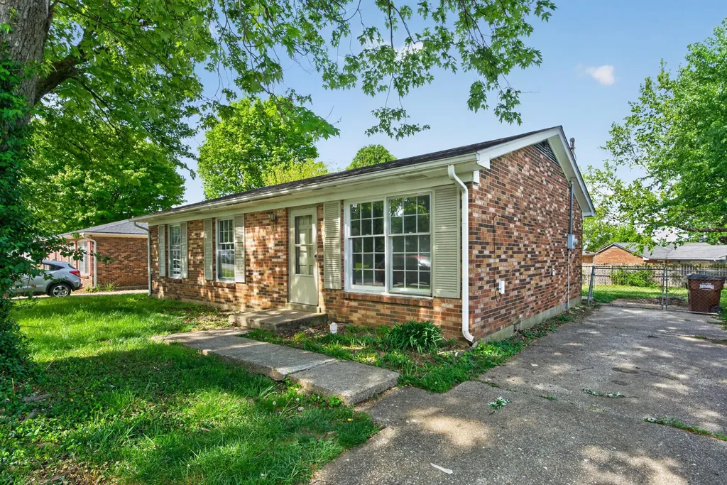 121 Pandy Street Versailles KY 40383