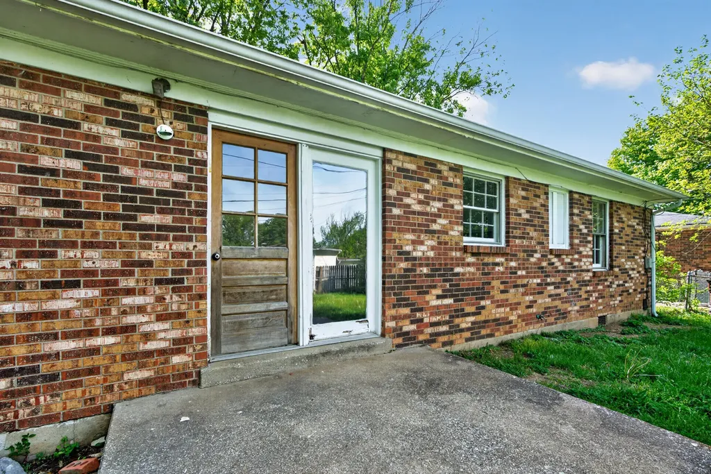 121 Pandy Street Versailles KY 40383