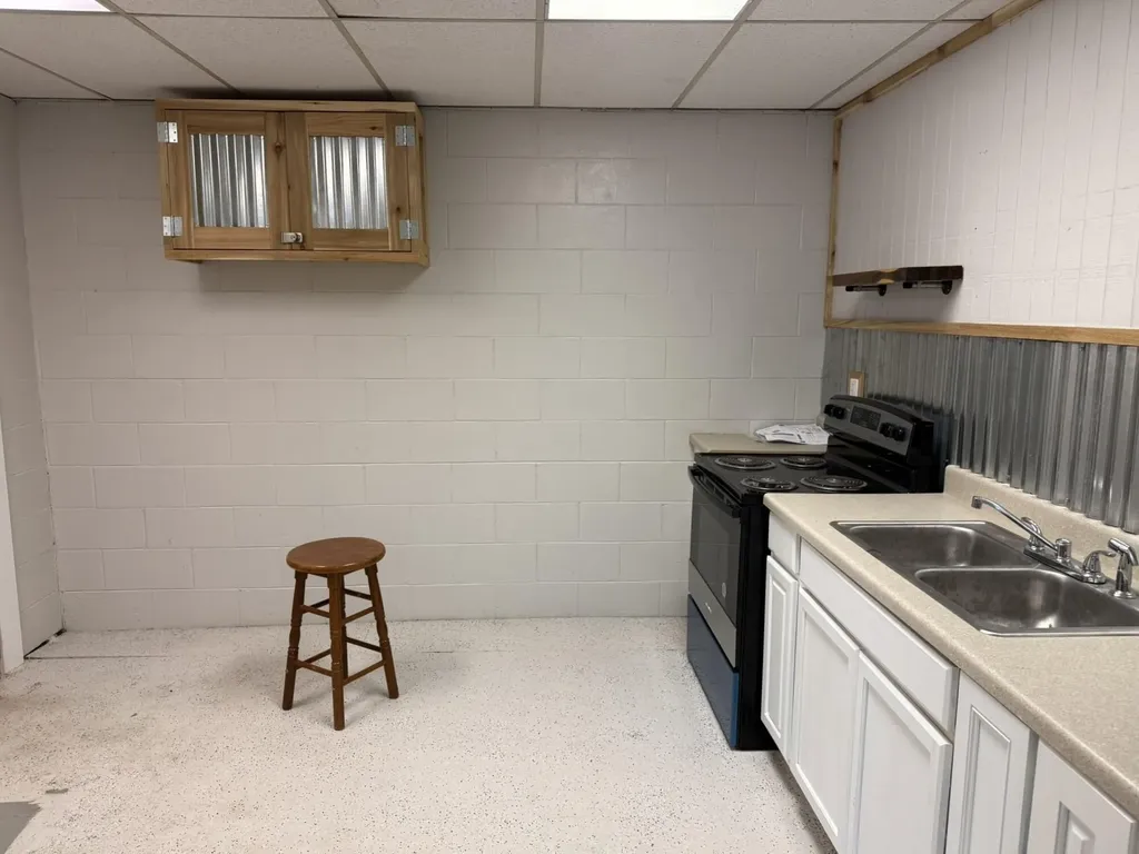 1055 W Shelby Street Junction City KY 40440