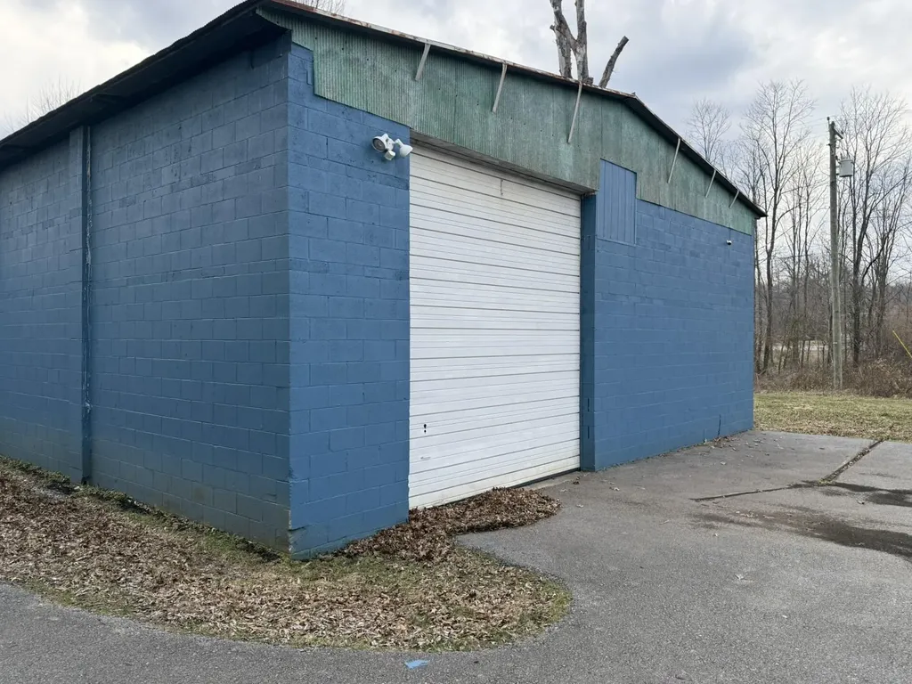 1055 W Shelby Street Junction City KY 40440