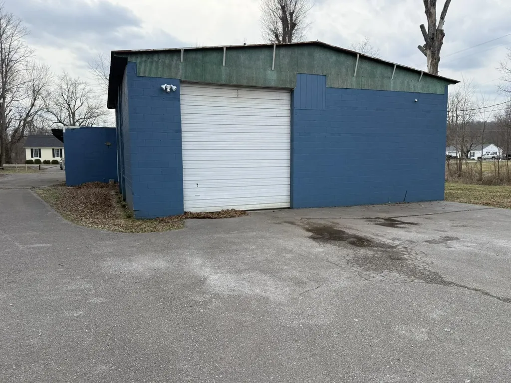 1055 W Shelby Street Junction City KY 40440