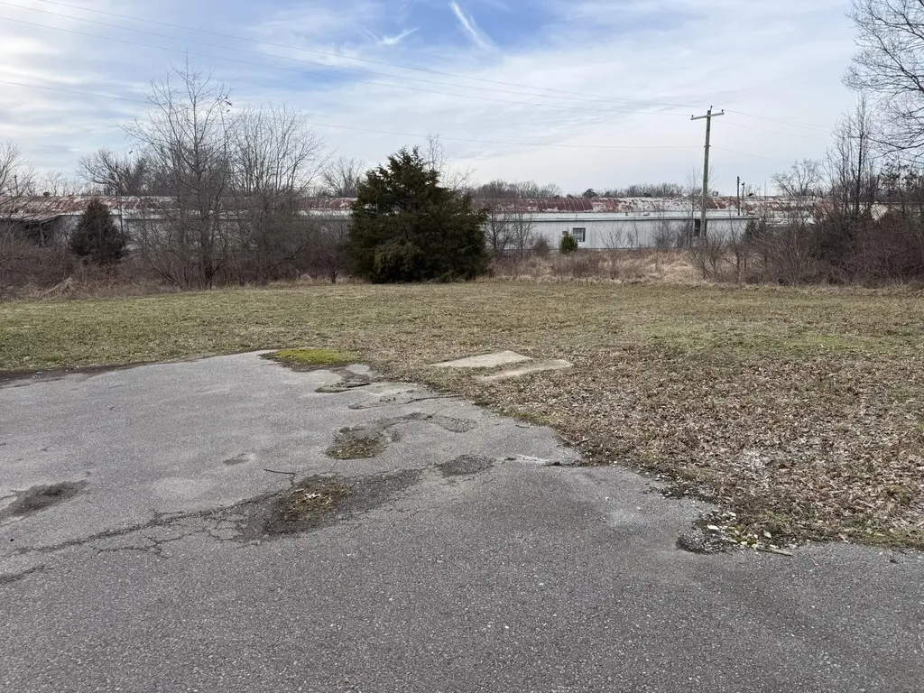 1055 W Shelby Street Junction City KY 40440