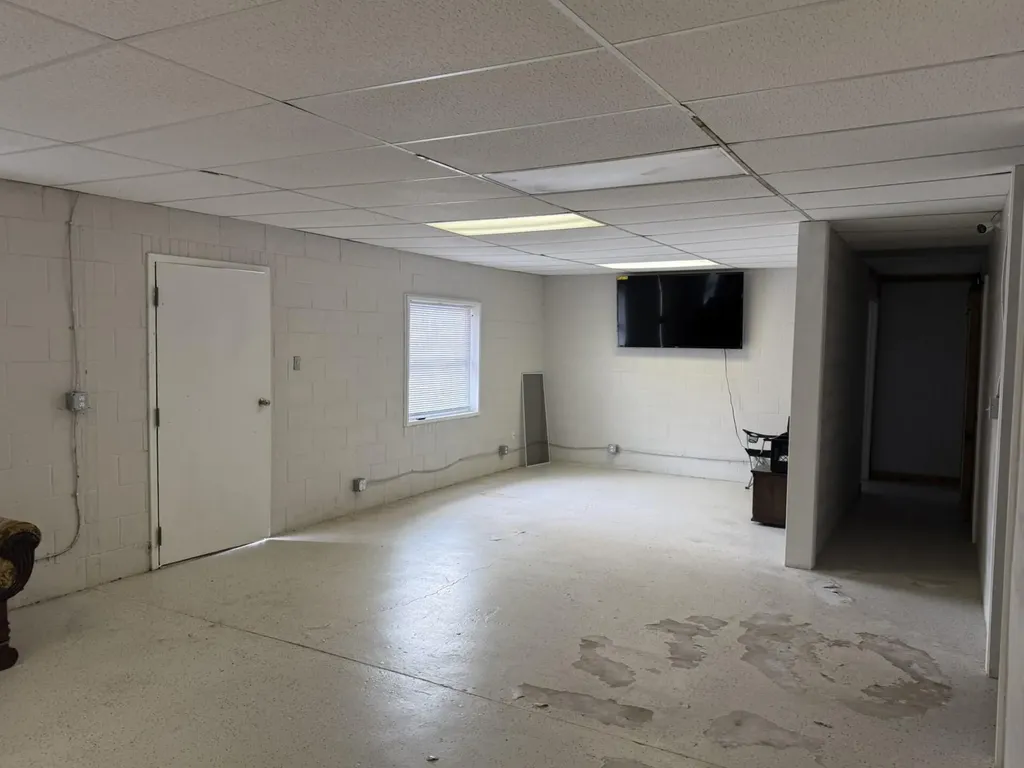 1055 W Shelby Street Junction City KY 40440