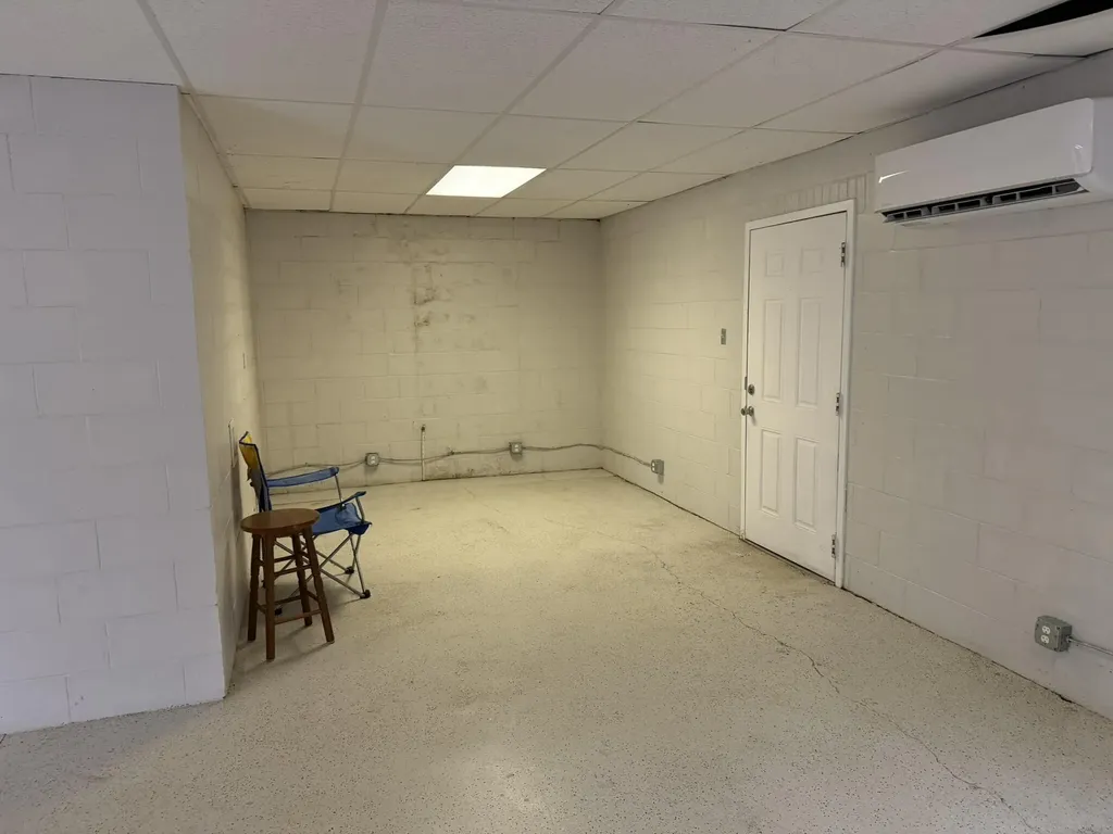 1055 W Shelby Street Junction City KY 40440