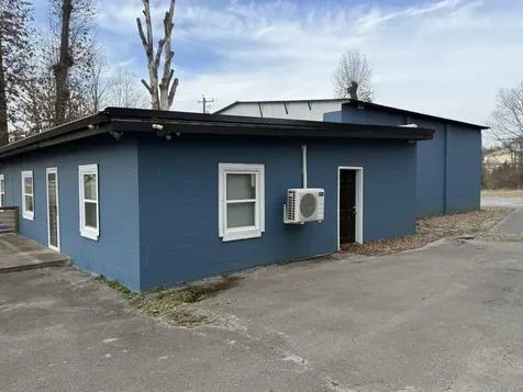 1055 W Shelby Street Junction City KY 40440