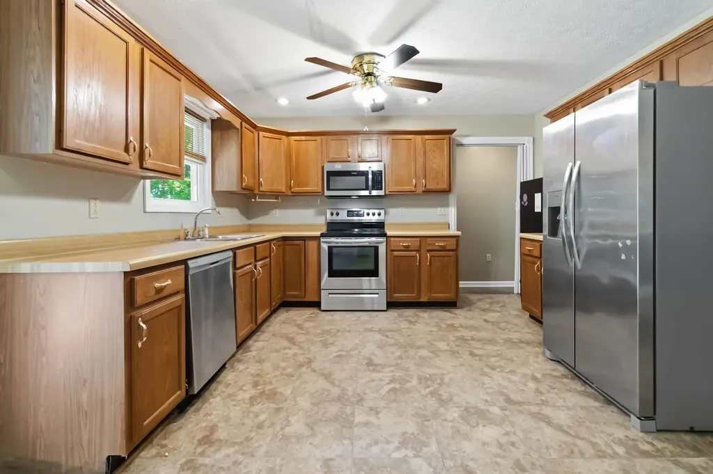 222 Sunrise Landing Road Russell Springs KY 42642