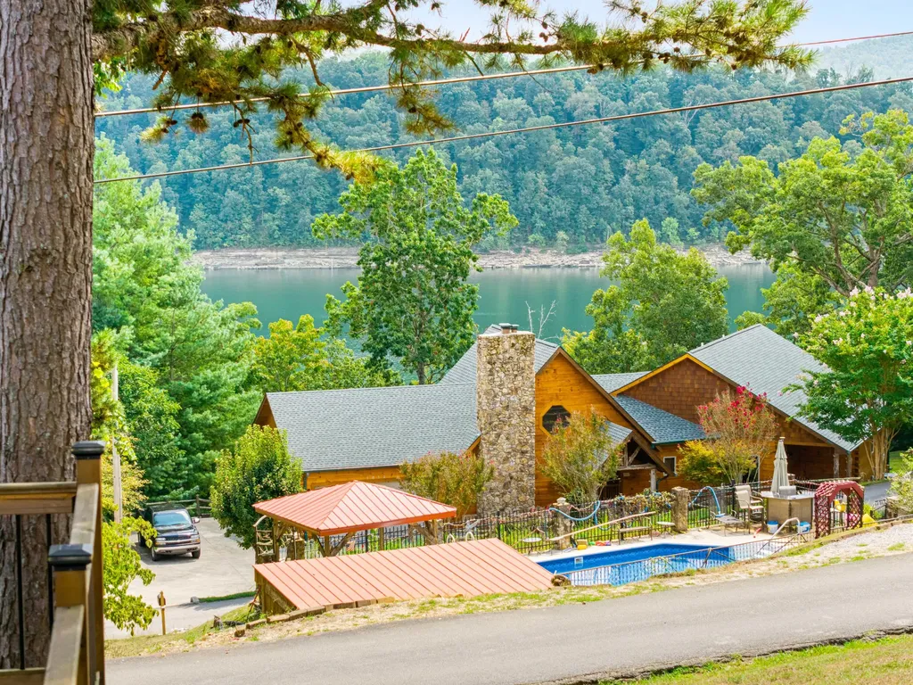 1824 Bridge Hollow Road Somerset KY 42503