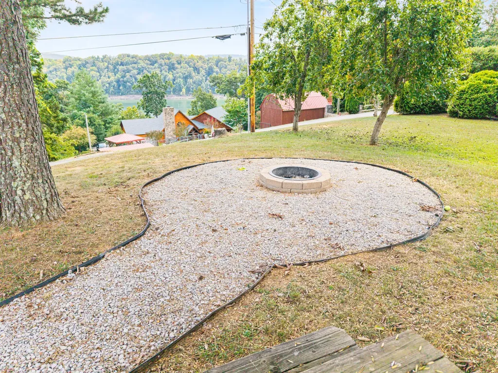 1824 Bridge Hollow Road Somerset KY 42503