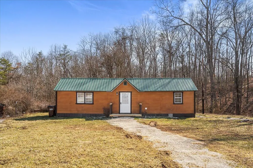 105 Patricia Road Clay City KY 40312