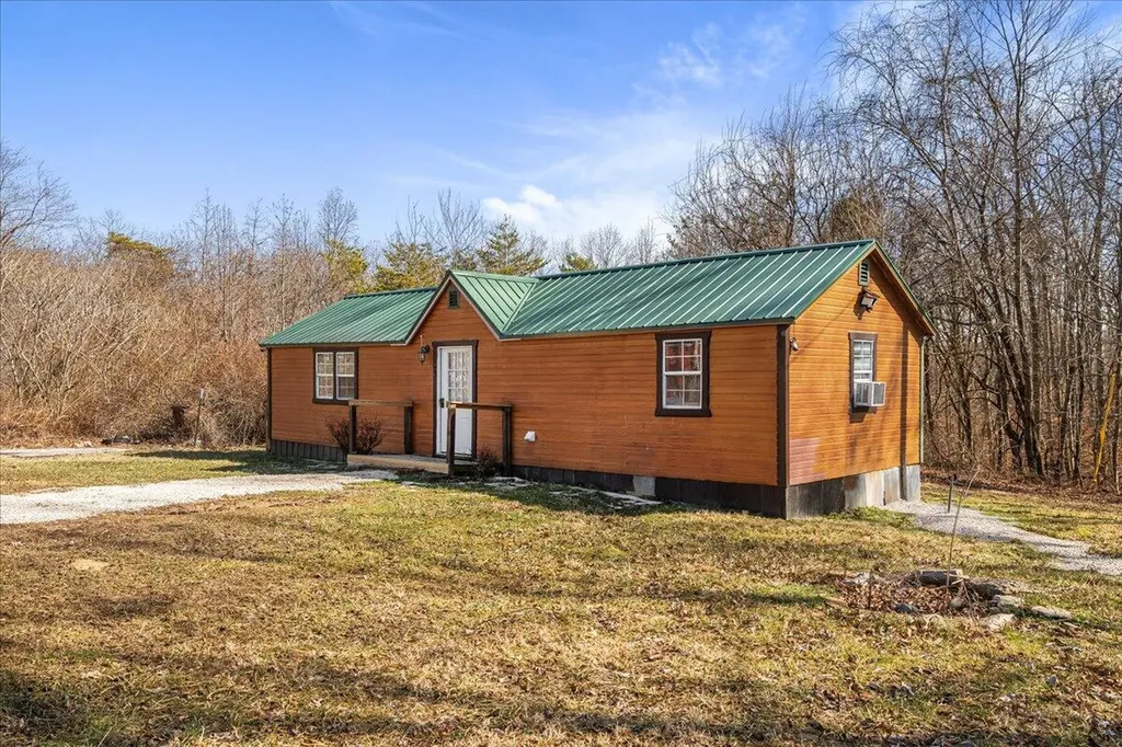 105 Patricia Road Clay City KY 40312