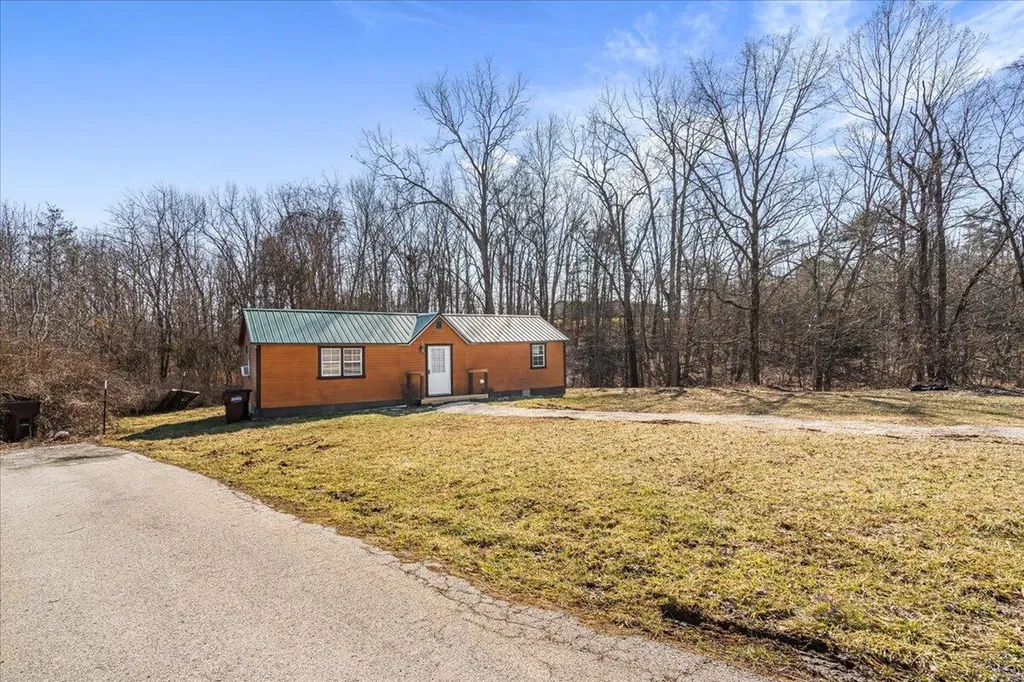 105 Patricia Road Clay City KY 40312