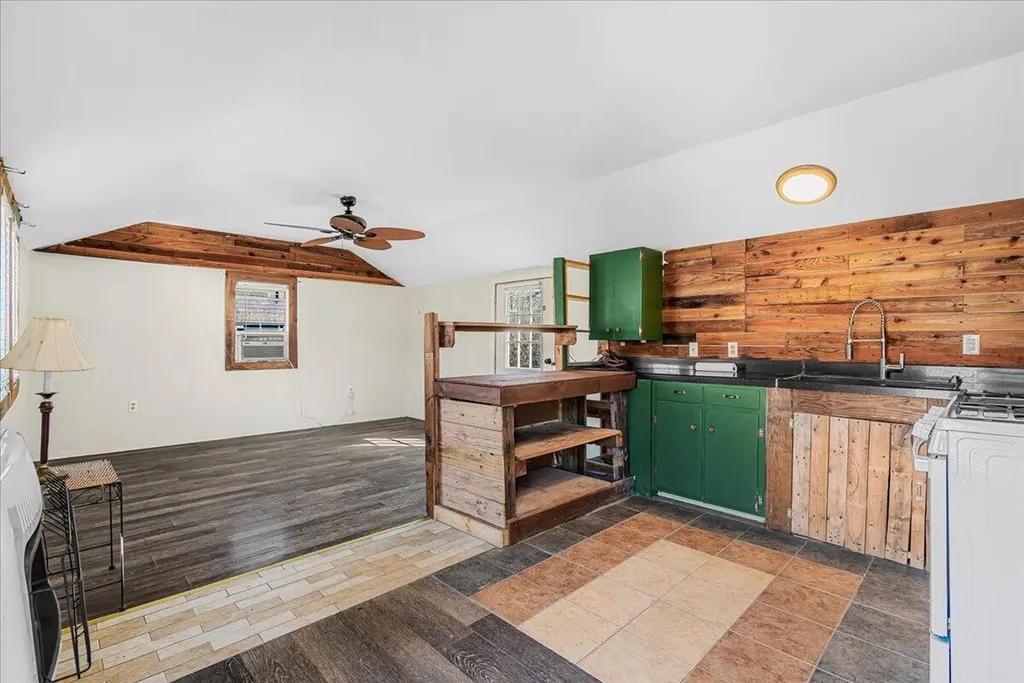 105 Patricia Road Clay City KY 40312