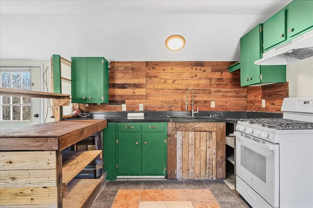 105 Patricia Road Clay City KY 40312