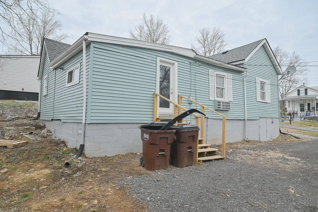 207 W 4th Street Millersburg KY 40348