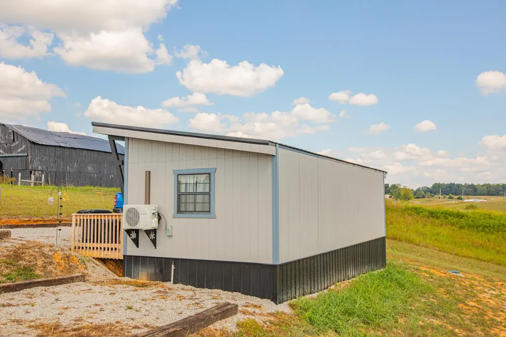 15 Harlan Road Faubush KY 42544