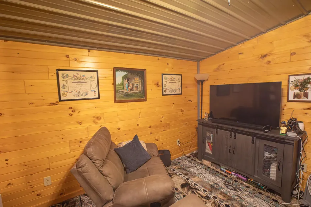 15 Harlan Road Faubush KY 42544