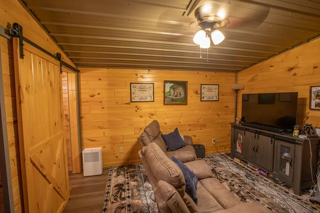 15 Harlan Road Faubush KY 42544