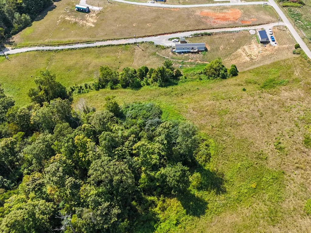 15 Harlan Road Faubush KY 42544