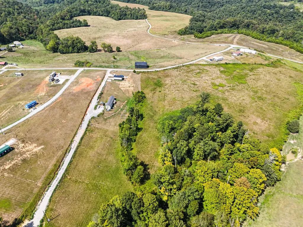 15 Harlan Road Faubush KY 42544
