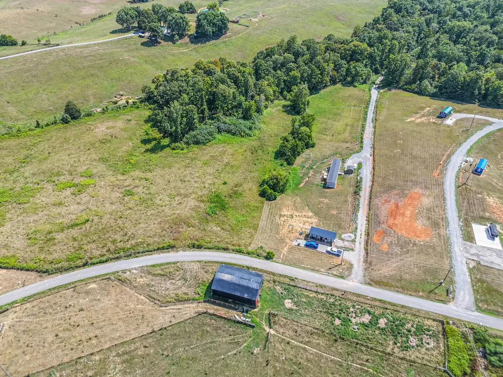 15 Harlan Road Faubush KY 42544