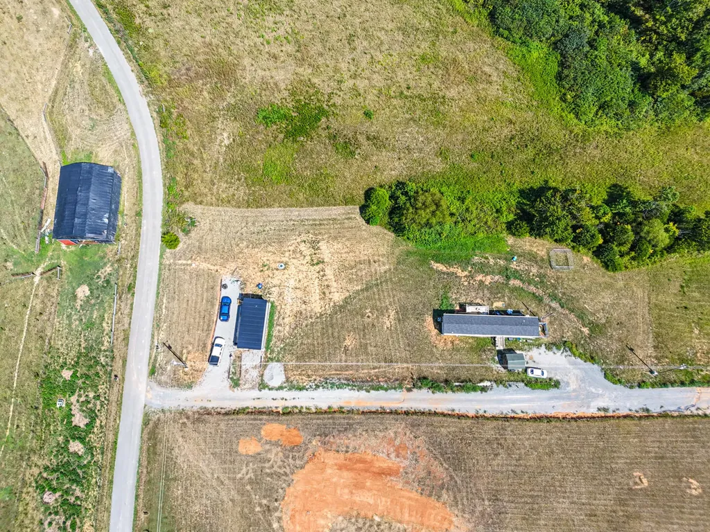 15 Harlan Road Faubush KY 42544